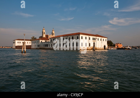 Die Insel San Servolo, Venedig, Italien, heute die Heimat der Internationalen Universität Venedig und auch ein Campus der Ca' Foscari Universität von Venedig Stockfoto