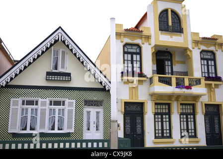 Dekorative Gebäude in Costa Nova in der Nähe von Aveiro in Portugal. Stockfoto