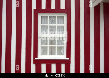 Dekorative Gebäude in Costa Nova in der Nähe von Aveiro in Portugal. Stockfoto