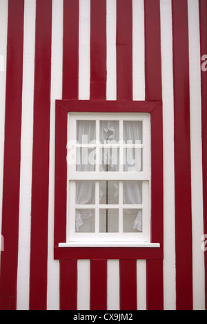 Dekorative Gebäude in Costa Nova in der Nähe von Aveiro in Portugal. Stockfoto