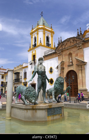 Statue des Herkules im Plaza del Socorro in Ronda, Andalusien, Spanien. Stockfoto