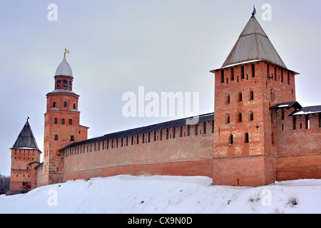 Mauern und Türme der Nowgoroder Kreml, Weliki Nowgorod, Nowgorod, Russland Stockfoto