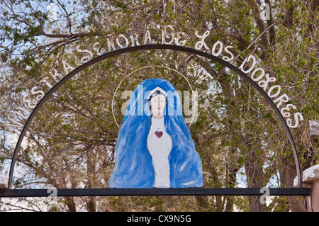 Detail der Tor am Kirche Our Lady of Sorrows in Manzano, New Mexico, USA Stockfoto