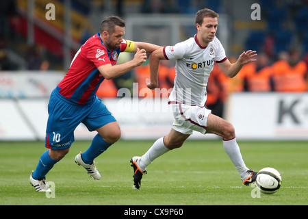 Erste tschechische Fußball Liga 7. Runde: Viktoria Plzen Vs Sparta Prag 15. September 2012. Pavel Horvath von Plzen (links) Josef Stockfoto