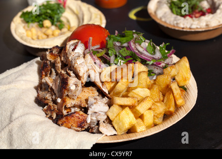 Hähnchen essen Yalla Yalla Libanesen Street Food Küche Stockfoto