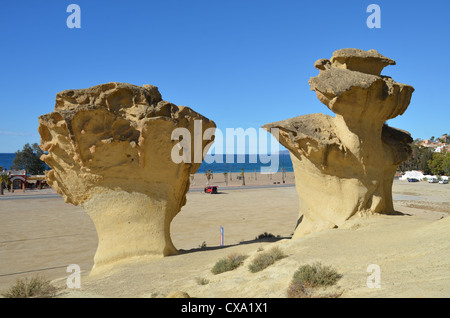 Bolnuevo Erosionen direkt am Strand Stockfoto