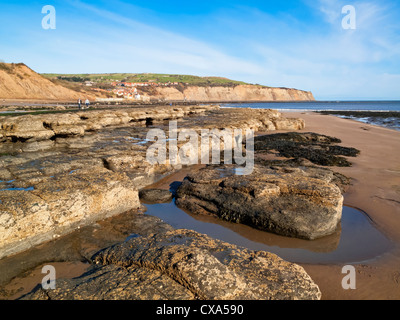 Der Strand von Boggle Loch in der Nähe von Robin Hoods Bay auf dem Cleveland Weg und der Küste von North Yorkshire England UK Stockfoto