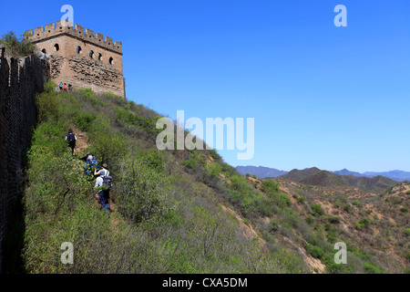 Wanderer auf der Jinshanling-Abschnitt der Great Wall Of China, Mutianyu Tal, Provence, Peking, Asien. Stockfoto