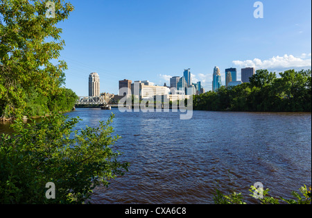 Skyline der Stadt vom Nicolett Island im Mississippi River, Minneapolis, Minnesota, USA Stockfoto