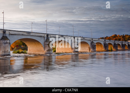 Pont Wilson und der Loire in Tours, Frankreich. Stockfoto