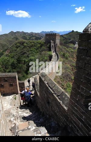 Wanderer auf der Jinshanling-Abschnitt der Great Wall Of China, Mutianyu Tal, Provence, Peking, Asien. Stockfoto