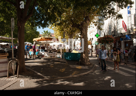 Markt unter freiem Himmel in Antibes Südfrankreich Stockfoto