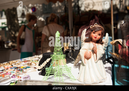Detailliertes Bild der Vintage Marktstand in Frankreich Stockfoto