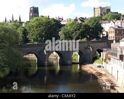 Ansicht der Elvet Brücke über den Fluss tragen in der Stadt Durham im Nordosten Englands Stockfoto