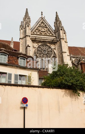 Turm der Kathedrale gotischen Saint-Étienne, Auxerre, Frankreich Stockfoto