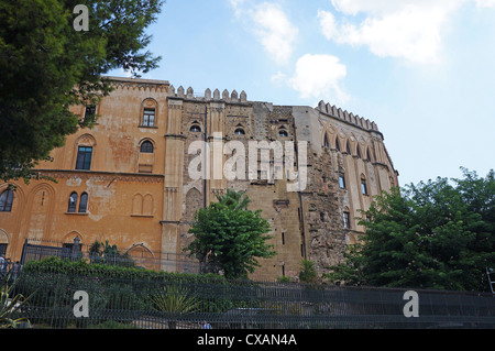 Außenansicht der Palast der Normannen von Palermo in Sizilien gesehen aus quadratischen Indipendence Stockfoto