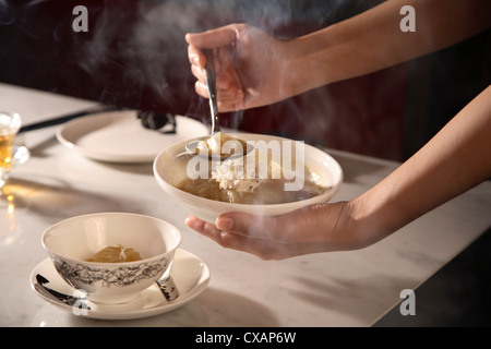 Haifischflosse Suppe am Chinahouse Restaurant, The Oriental, Bangkok, Thailand, Südostasien, Asien Stockfoto