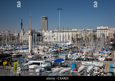 Blick auf Port Vell zeigt Columbus Denkmal, Barcelona, Katalonien, Spanien, Europa Stockfoto