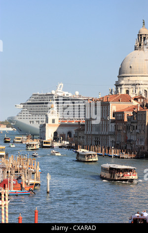 Kreuzfahrtschiff MSC Divina in Venedig, IMO 9585285 Stockfoto