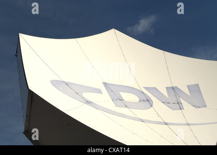 Berlin, Deutsche Welle TV Sat-Antenne auf dem Dach Stockfoto