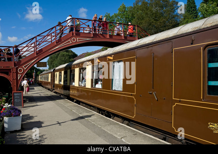 Pullman-Zugwagen am Bahnhof Goathland im Sommer North York Moors National Park North Yorkshire England Großbritannien GB Great B Stockfoto