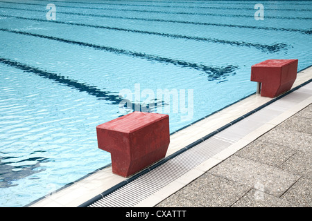 Warthausen, Startbloecke in einem Schwimmbad Stockfoto