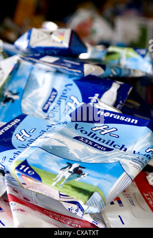 Unlingen, Getränkeverpackungen an einem recycling-center Stockfoto