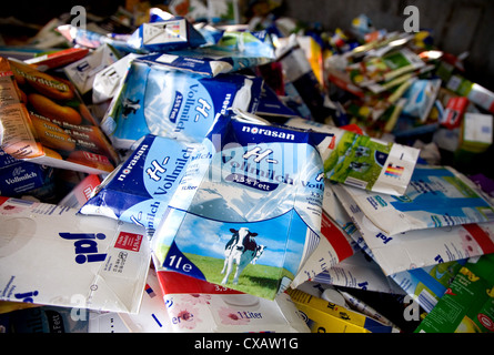 Unlingen, Getränkeverpackungen an einem recycling-center Stockfoto