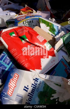 Unlingen, Getränkeverpackungen an einem recycling-center Stockfoto