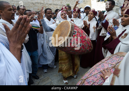 Äthiopische Karfreitag feiern am heiligen Sepulchre, Altstadt, Jerusalem, Israel, Nahost Stockfoto