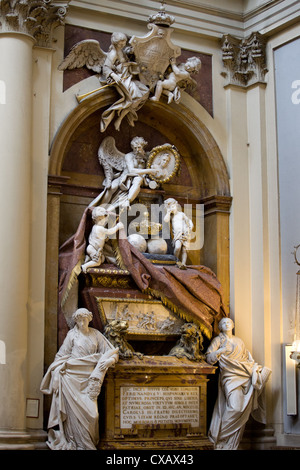 Grab von Ferdinand VI. von Spanien und seine Frau in der Kirche von Santa Barbara in Madrid, Spanien. Stockfoto