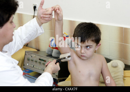 Kinder neurologische Rehabilitation Klinik Baile Stockfoto