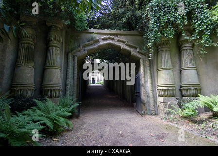 Eingang zum ägyptischen Avenue, West Highgate-Friedhof, Highgate, London, England, Vereinigtes Königreich, Europa Stockfoto