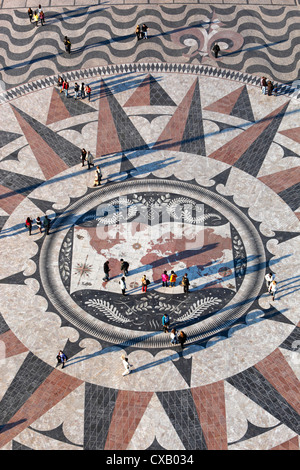 Pflaster-Karte, die Routen der portugiesische Entdecker unter Denkmal der Entdeckungen, Belem, Lissabon, Portugal, Europa Stockfoto