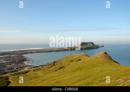 Die Wurmkopf mit Damm ausgesetzt bei Ebbe, Rhossili, The Gower Halbinsel, Wales, Vereinigtes Königreich, Europa Stockfoto