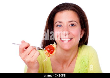 Hübsche Frau mit einer Gabel mit Spaghetti-Porträt Stockfoto