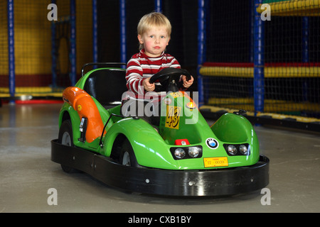 Rostock, Kind auf der Kartbahn im Kinderland Rostock Stockfoto