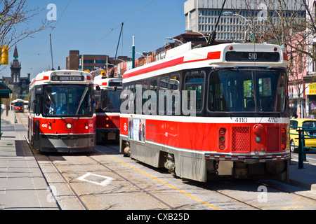 Die 510 Straßenbahn ist einer der elf verbliebenen Straßenbahn-Strecken in Toronto, Sadina Avenue, Toronto, Ontario, Kanada, Nordamerika Stockfoto