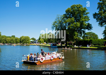 Eine ungewöhnliche Handkurbel Kette Fähre über den Fluss Avon Stratford-upon-Avon Warwickshire England UK GB EU Europa Stockfoto