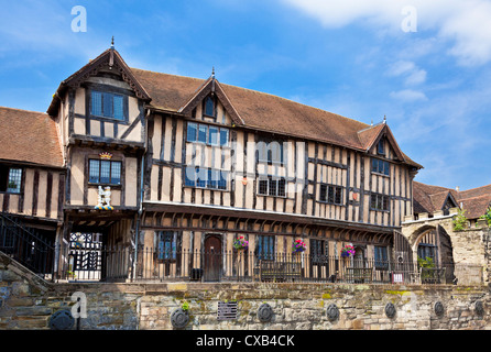 Das historische Lord Leycester Krankenhaus durch das Westtor Warwick Warwickshire England UK GB EU Europa Stockfoto