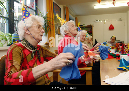 Seniorenbetreuung in Priessnitzhaus Stockfoto