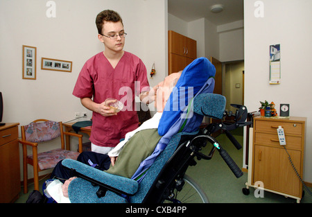 Seniorenbetreuung in Priessnitzhaus Stockfoto