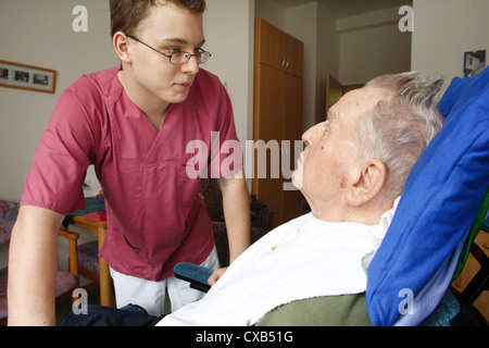 Seniorenbetreuung in Priessnitzhaus Stockfoto