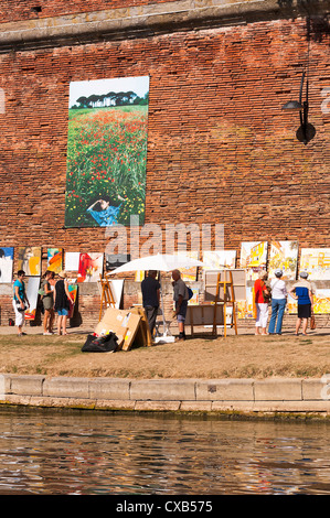 Ausstellung der fotografischen Kunst Darstellung der Tragödie des Krieges von Reza am Ufer des Flusses Garonne Toulouse Midi-Pyrenäen Frankreich Stockfoto