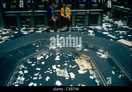 Futures und Rohstoffe Händler an der LIFFE Austausch während der 1990er Jahre, City of London. Stockfoto