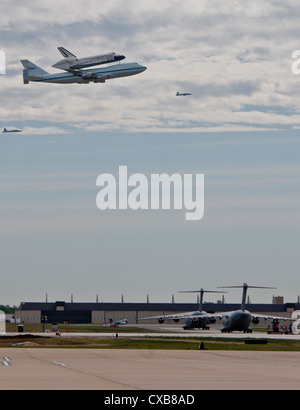 NASA Shuttle Carrier Aircraft mit der Raumfähre Discovery Stockfoto