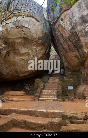 Ersten Boulder Eingang, Felsenfestung Sigiriya Löwe, Sigiriya, UNESCO-Weltkulturerbe, Sri Lanka, Asien Stockfoto