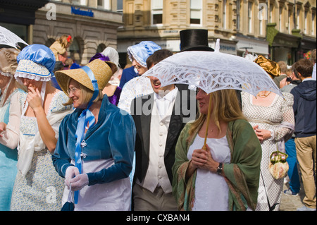 Damen im Regency Kostüm promenade durch die Innenstadt Bad während Jane Austen Festival 2012 Stockfoto