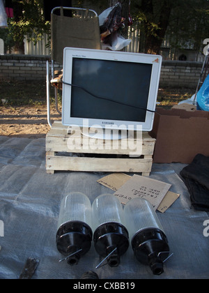 alte Lampe-Computer-Monitor auf einem Flohmarkt Stockfoto