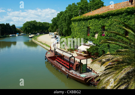 Lastkahn für Touristen, Le Somail, Aude, Languedoc-Roussillon Stockfoto